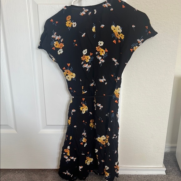 H&M Black Midi Dress with Yellow and White Floral Pattern - Picture 2 of 3